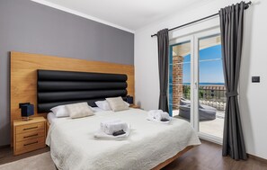 4 bedrooms, iron/ironing board, travel crib, free WiFi