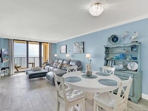 TV, books - Direct Ocean View Beach Condo--SNOWBIRDS WELCOME! (Jensen Beach)