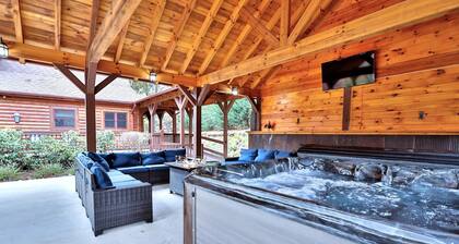 Luxury w/Heated Pool, XL Hot-Tub & Deluxe Outdoors