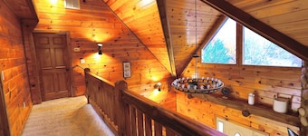 Luxury w/Heated Pool, XL Hot-Tub & Deluxe Outdoors