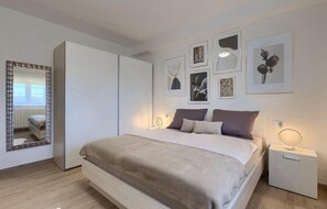 3 bedrooms, iron/ironing board, travel cot, free WiFi