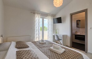 5 Schlafzimmer, Bügeleisen/Bügelbrett, Reisekinderbett, kostenloses WLAN