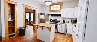 Cozy Sumner St. Suite 3 Bd 2 Ba