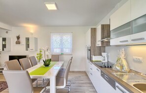 Kühlschrank, Mikrowelle, Ofen, Geschirrspüler