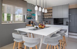 Fridge, oven, dishwasher, coffee/tea maker - Stunning home in Primosten (Primosten)