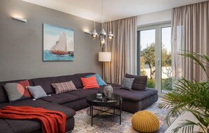 TV, fireplace, DVD player, table football - Stunning home in Primosten (Primosten)