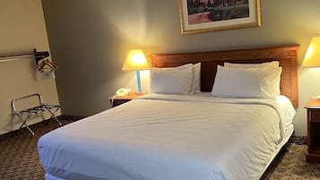 Standard Room, 1 King Bed, Accessible, Non Smoking | 1 bedroom, desk, laptop workspace, blackout drapes