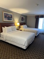 标准房, 2 张大床, 无烟房 | 1 多间卧室、办公桌、笔记本电脑工作区、遮光窗帘