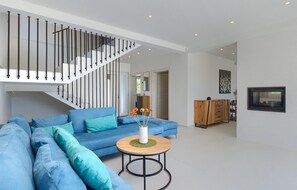 Fernseher, Kamin, Tischtennisplatte