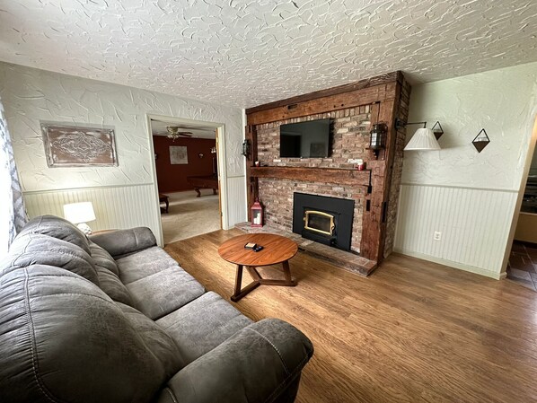Smart TV, fireplace