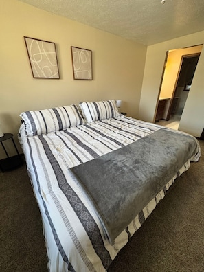 5 bedrooms, iron/ironing board, free WiFi, bed sheets