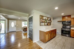 冰箱、微波炉、烤箱、炉灶