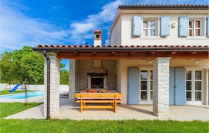 Outdoor dining - Awesome home in Marcana (Marcana)