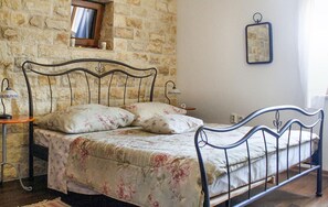 2 bedrooms, iron/ironing board, travel crib, free WiFi
