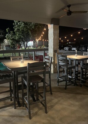 تناول الطعام بالخارج