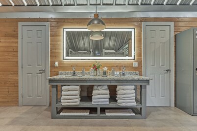 Ultimate Upscale Sports Retreat Near Houston.
42 Comfortable Beds.