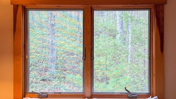 2 bedrooms, desk, free WiFi, bed sheets