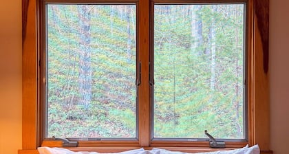 PERFECT ESCAPE For Total Privacy, Rustic Modern Cabin, 15 Pvt. Ac, WiFi, Heat/AC