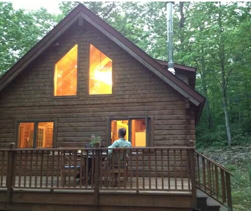 PERFECT ESCAPE For Total Privacy, Rustic Modern Cabin, 15 Pvt. Ac, WiFi, Heat/AC
