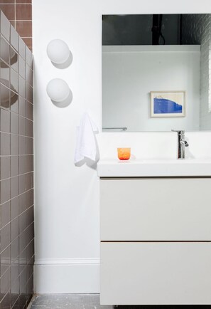 Weft Suite | Bathroom - Dye House (Providence)