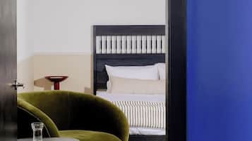Oda | Kaliteli yatak takımı, memory foam (visko elastik) yatak, minibar