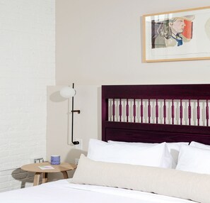 Ropa de cama de alta calidad, colchones con efecto memoria y minibar 