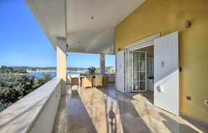 Outdoor dining - Stunning home in Pula (Pula)