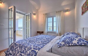 6 bedrooms, iron/ironing board, travel crib, free WiFi - Stunning home in Pula (Pula)