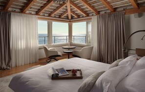 6 bedrooms, in-room safe, iron/ironing board, travel cot