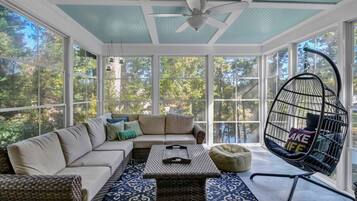 TV connectée, cheminée, baby-foot