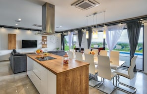 Dining - Amazing home in Sveti Filip i Jakov (Sveti Filip i Jakov)