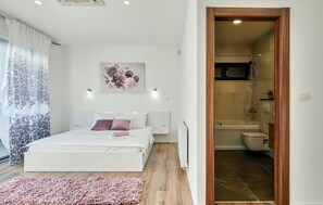 4 Schlafzimmer, Bügeleisen/Bügelbrett, kostenloses WLAN, Bettwäsche