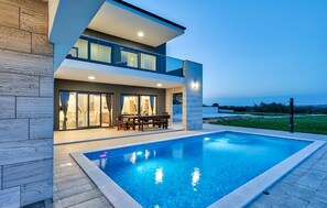 Pool - Amazing home in Sveti Filip i Jakov (Sveti Filip i Jakov)