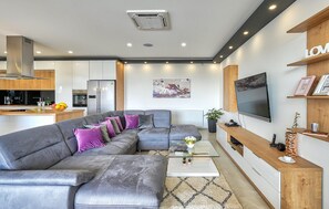 Fernseher, DVD-Player, Stereoanlage