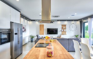 Refrigerador, microondas, horno y lavavajillas