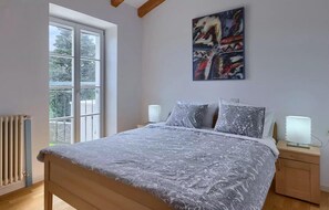 3 chambres, fer et planche à repasser, Wi-Fi gratuit, draps fournis