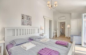 3 chambres, fer et planche à repasser, lit parapluie, Wi-Fi gratuit