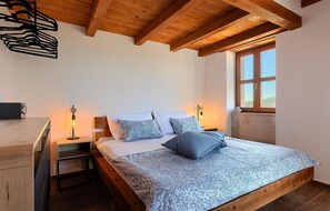 2 soverom, strykejern/-brett, reiseseng for barn og wi-fi (inkludert)