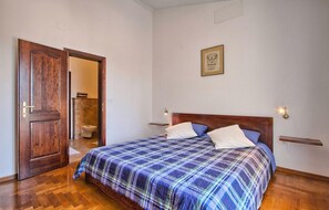 3 makuuhuonetta, silitysrauta/-lauta, vauvan matkasänky, ilmainen Wi-Fi