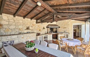 Outdoor dining - Gorgeous home in Pula (Pula)