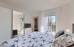 3 bedrooms, iron/ironing board, travel crib, free WiFi - Lovely home in Liznjan (Liznjan)