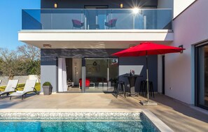A modern two-story house with a glass balcony, a swimming pool, and outdoor seating. - Lovely home in Liznjan (Liznjan)