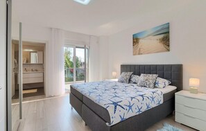 3 chambres, fer et planche à repasser, lit parapluie, Wi-Fi gratuit