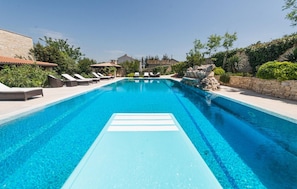 Beheizter Pool