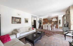 TV, DVD player, ping pong, stereo