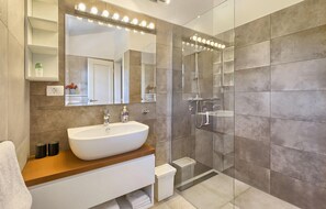 Douche, séchoir à cheveux