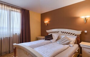 4 bedrooms, iron/ironing board, free WiFi, bed sheets - Beautiful home in Porec (Porec)