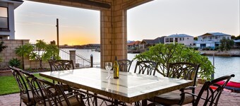 Waterfront Bliss: Serenity & Adventure Await!