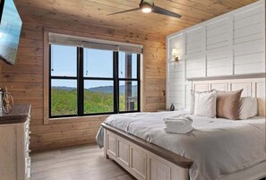 4 bedrooms, iron/ironing board, WiFi, bed sheets - Rustic Luxury Cabin with Pool in Walland (Walland)