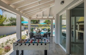 Outdoor dining - Stunning home in Pula (Pula)